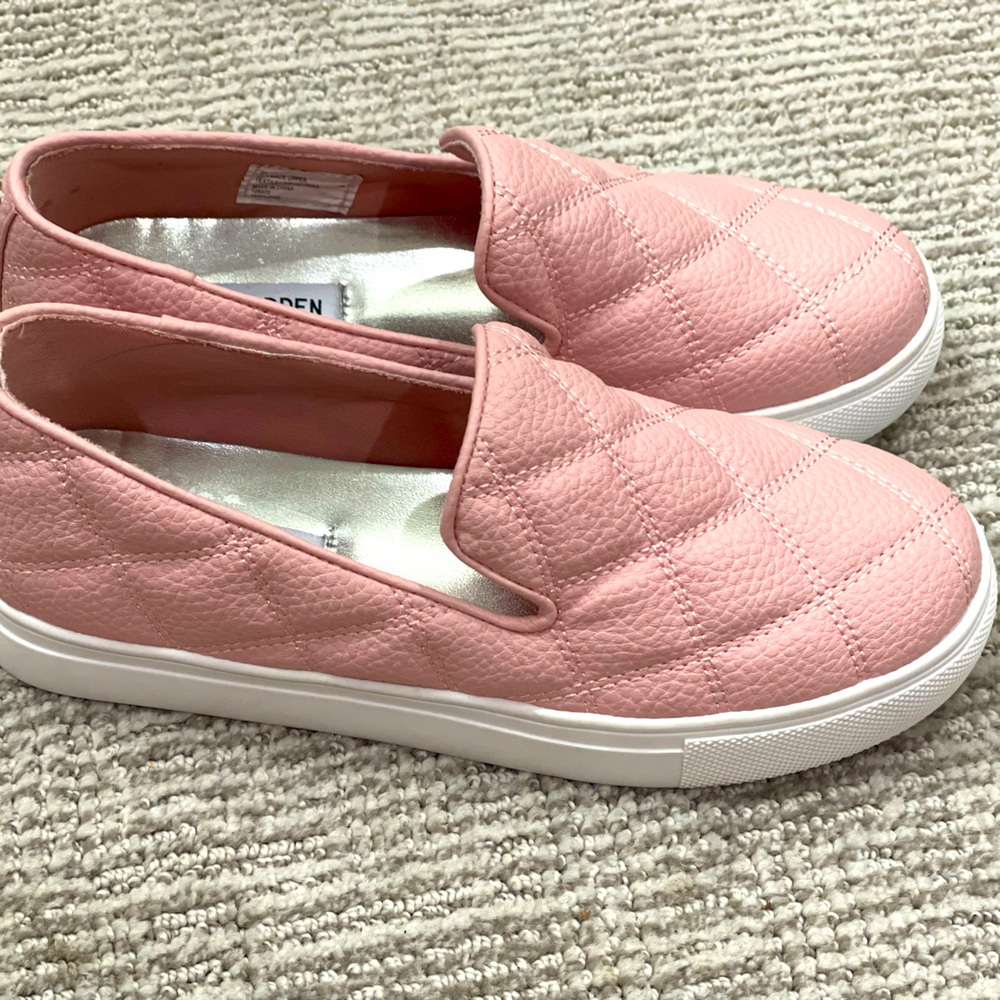 Steve Madden pink loafer. Girls size 3. Brand new, never worn